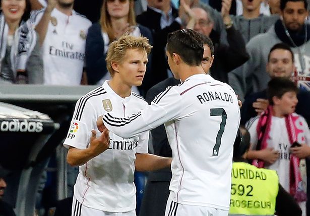 Đội trưởng Arsenal h&eacute; lộ c&ocirc;ng ơn trời biển của Ronaldo - Ảnh 1.