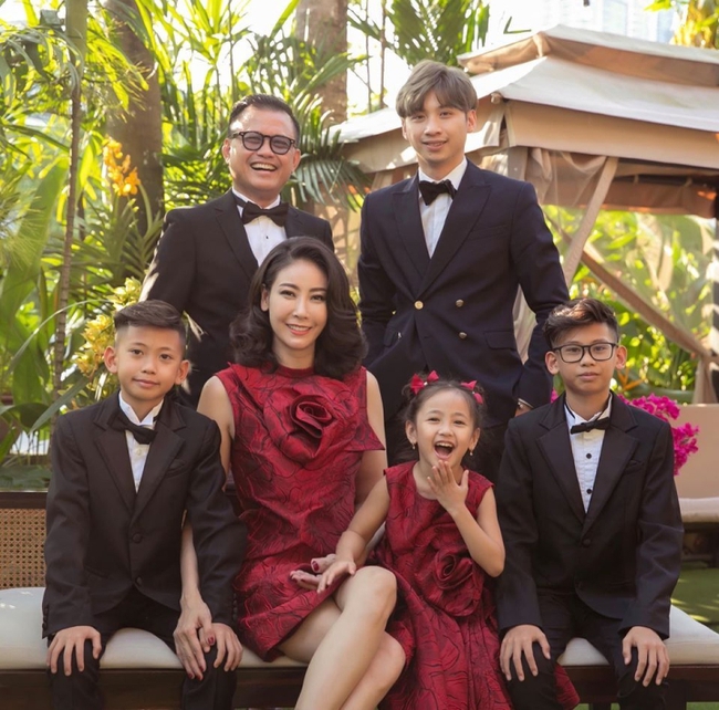 Những mẹ kế Vbiz: Đàm Thu Trang được khen ngợi tinh tế, 1 sao nữ viết thư xin được nuôi con chồng - Ảnh 7.