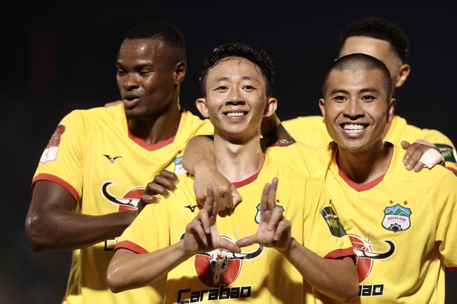 Đụng độ thế lực đầy bất ngờ của V.League 2023, qu&acirc;n bầu Đức gặp kh&oacute;? - Ảnh 1.