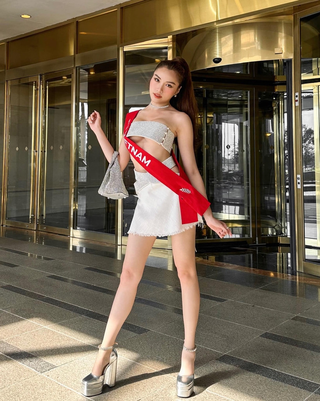 Giật mình với outfit hở bạo của Thanh Thanh Huyền tại Miss Charm 2023, netizen thấy mà hoảng - Ảnh 3.