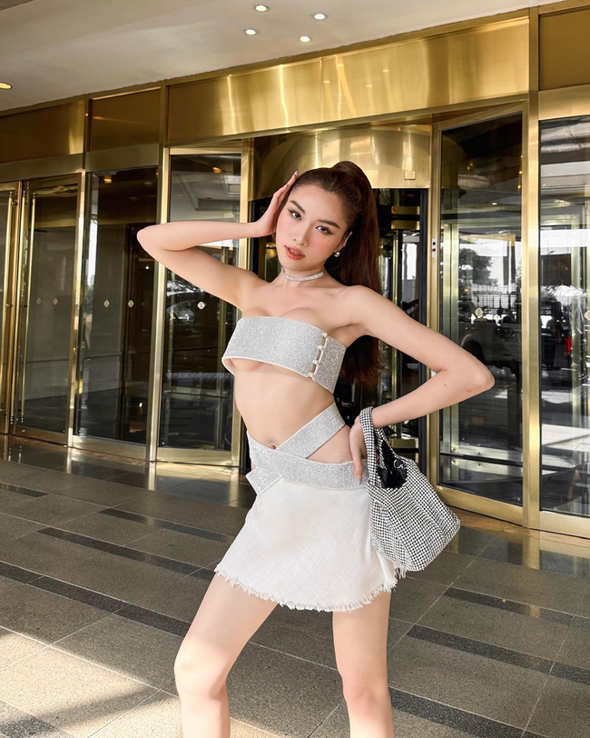 Giật mình với outfit hở bạo của Thanh Thanh Huyền tại Miss Charm 2023, netizen thấy mà hoảng - Ảnh 2.