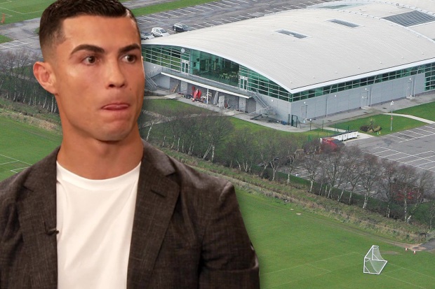 Bị Ronaldo chê bai, MU quyết tu sửa đại bản doanh - Ảnh 1.