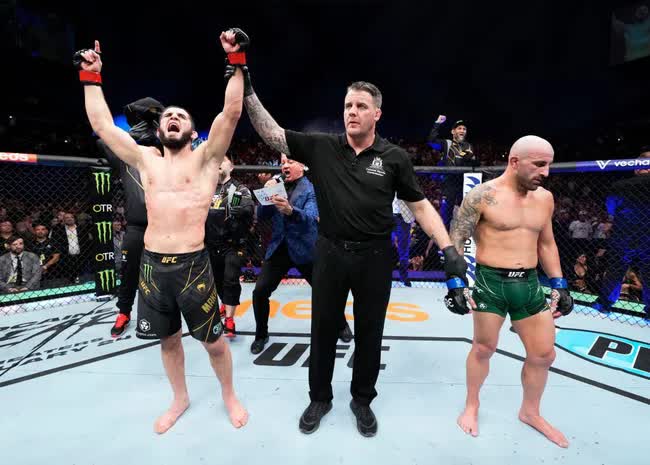 Makhachev đánh bại Volkanovski trong trận đấu lịch sử, bảo vệ thành công đai hạng nhẹ UFC - Ảnh 5.