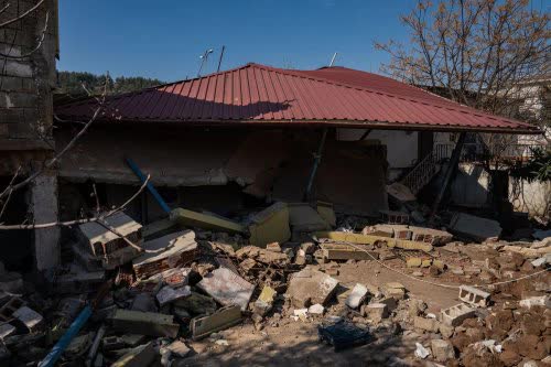 Động đất ở Thổ Nhĩ Kỳ - Syria: Bi kịch của những người sống sót khi đã mất đi người thân và tài sản, chỉ còn lại nỗi ám ảnh cả đời - Ảnh 2.