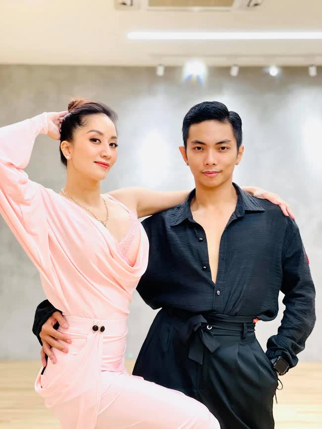 Chuyện tình chị - em trong showbiz Việt: Lệ Quyên - Lâm Bảo Châu dính như sam, 1 cặp đôi đã toang sau hơn thập kỷ - Ảnh 8.