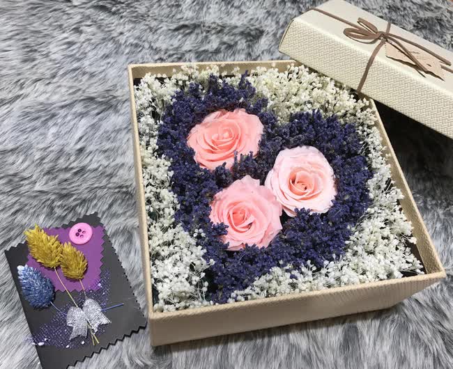 Sinh viên tranh thủ hái ra tiền dịp Valentine: Vài ngày kiếm cả chục triệu nhưng vô vàn rủi ro kèm theo! - Ảnh 1. Sinh viên tranh thủ hái ra tiền dịp Valentine: Vài ngày kiếm cả chục triệu nhưng vô vàn rủi ro kèm theo! - Ảnh 1.