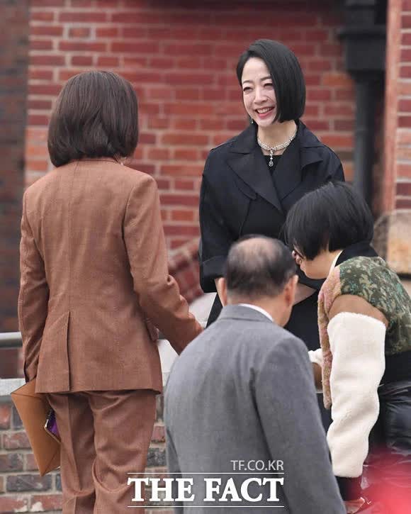 Nàng dâu gia tộc Hyundai lấn át Lee Young Ae: MC đẹp nổi trội, cưới vội mặc thị phi và cái bẫy sau cánh cổng hào môn - Ảnh 13.