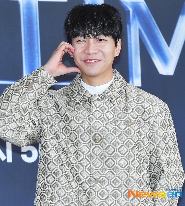 Lee Seung Gi lần đầu lộ diện sau thông báo kết hôn, hào hứng khoe nhẫn cưới và kế hoạch xây dựng gia đình với con gái Mama Chuê - Ảnh 4.