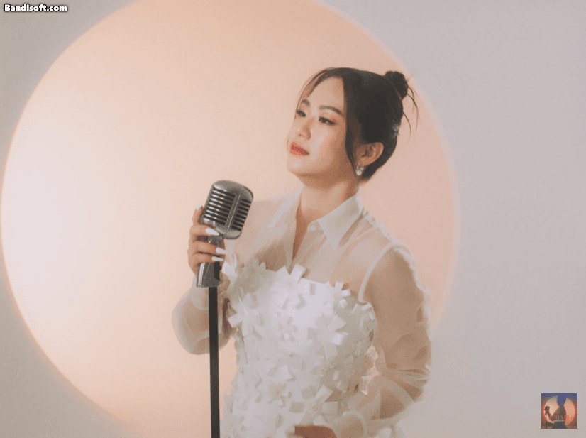Lương B&iacute;ch Hữu t&aacute;i xuất trong MV mới, nhan sắc xinh đẹp được khen ngợi nhưng nhận &yacute; kiến tr&aacute;i chiều v&igrave; 1 điều! - Ảnh 5.
