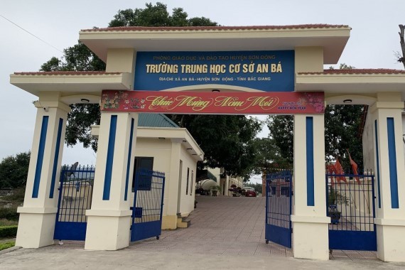 Học sinh lớp 7 ở Bắc Giang tự sinh con trong nhà tắm: Gia đình, nhà trường ngỡ ngàng - Ảnh 1.