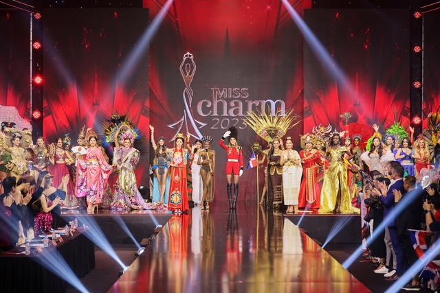 Bán kết Miss Charm sau sự cố hoãn chiếu: Thanh Thanh Huyền trình diễn tròn trịa, dàn thí sinh rực rỡ trong trang phục dân tộc - Ảnh 17.
