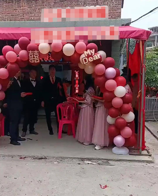 Ch&uacute; rể tội nghiệp đứng nh&igrave;n trời v&igrave; l&agrave;ng c&oacute; 3000 người nhưng kh&ocirc;ng một ai đến dự đ&aacute;m cưới, bố đẻ cũng chẳng th&egrave;m tới - Ảnh 2.