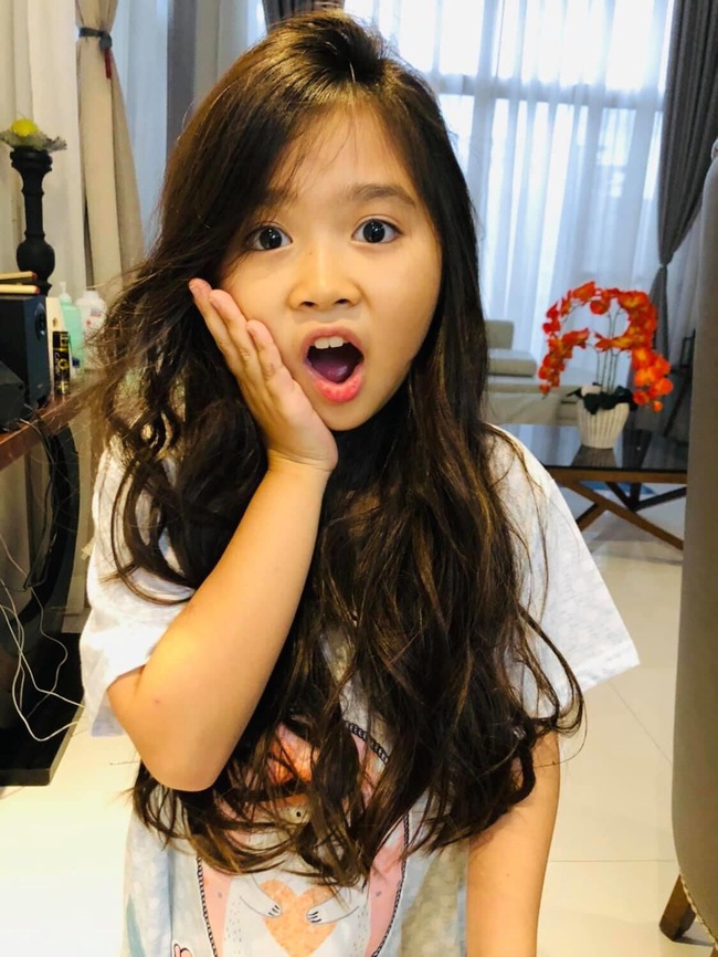 Từng được đại gia Dubai tài trợ cho sống xa hoa, dát đầy hàng hiệu, thiên thần lai Hàn Quốc giờ đây gây bất ngờ bởi ngoại hình khác xa lúc nhỏ - Ảnh 6.