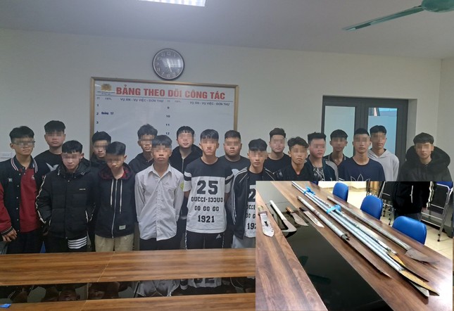 Ngăn chặn h&agrave;ng chục học sinh mang ph&oacute;ng lợn hỗn chiến ở H&agrave; Nội - Ảnh 1.