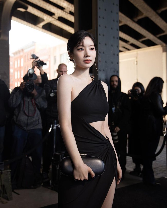 Dahyun đẹp phát sáng tại fashion show, nước da trắng bật tông khiến nhiều khách mời khác bị lu mờ - Ảnh 8.