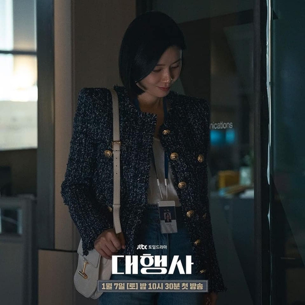 Chị đại Lee Bo Young ăn mặc đẹp đỉnh trong phim mới, ngắm đi ngắm lại 1000 lần vẫn mê - Ảnh 11.
