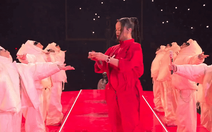 Fenty Beauty - thương hiệu lộc nhất tuần: Sau Rihanna l&agrave; Lisa với m&agrave;n lăng x&ecirc; theo c&aacute;ch kh&ocirc;ng ngờ - Ảnh 1.