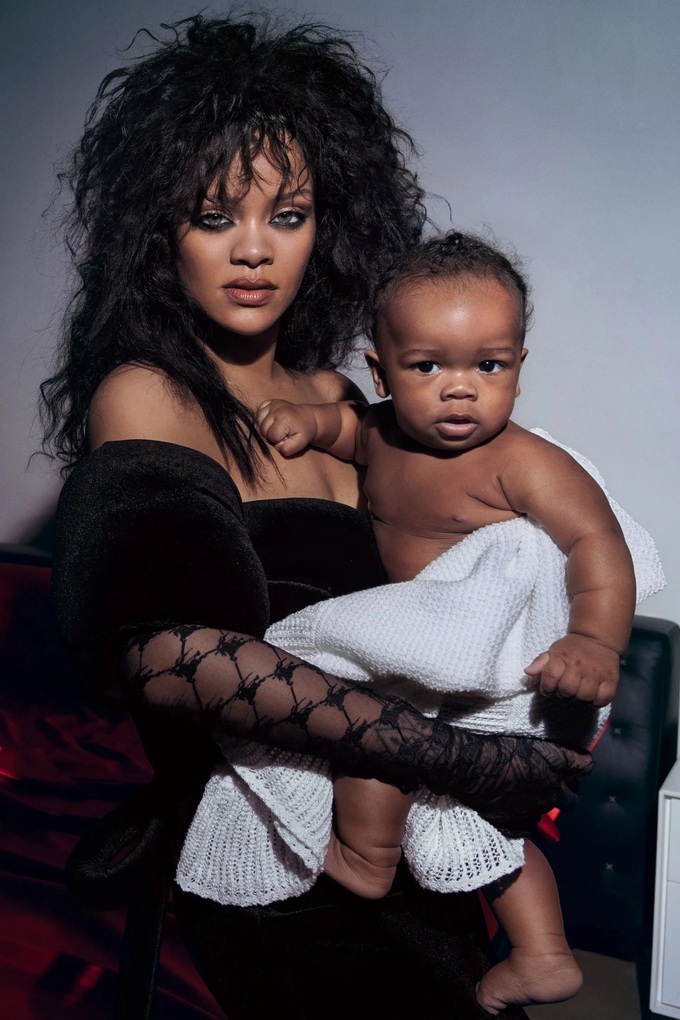 Sướng như con của sao hạng A: Rihanna thuê hẳn stylist cho... quý tử 9 tháng tuổi, ái nữ nhà Kylie Jenner sở hữu dòng mỹ phẩm khi còn bé tí - Ảnh 1.