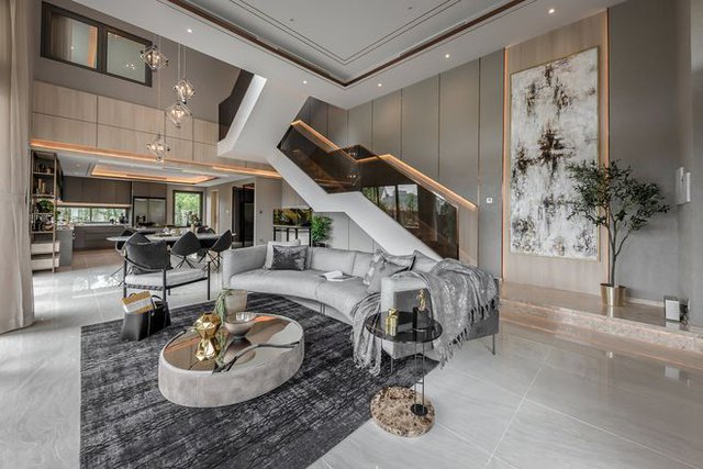 Biệt thự hơn 300m2, tốn gần 8 tỷ với thiết kế sang trọng, view c&oacute; hồ c&oacute; vườn tho&aacute;ng m&aacute;t - Ảnh 1.