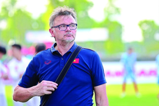 HLV Philippe Troussier: Bát cơm bờ hồ và giấc mơ World Cup - Ảnh 1.
