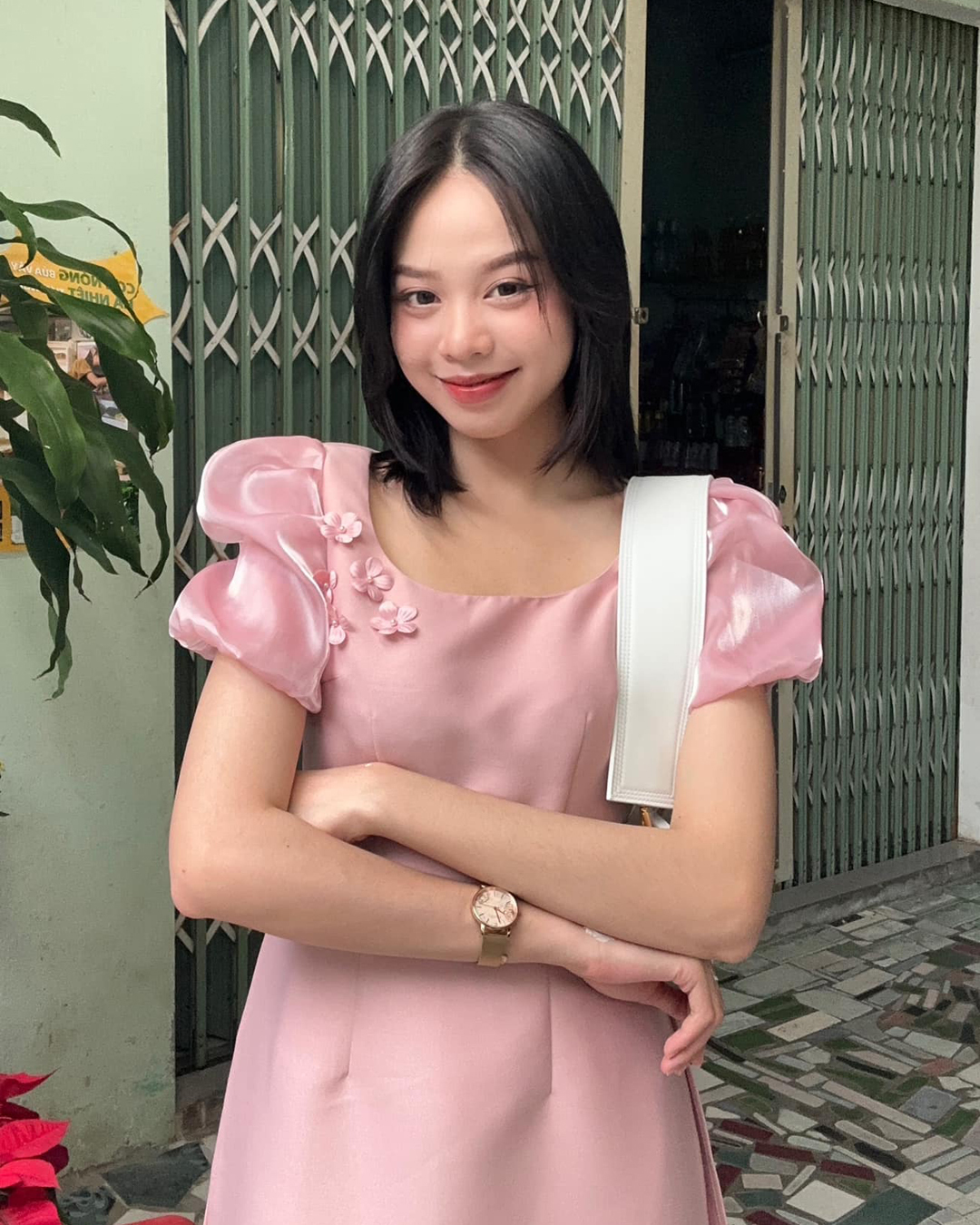 Soi lại chiếc túi hiệu đầu tiên của các Bông hậu Vbiz: Thanh Thủy có túi hiệu sau 1 tháng, Đỗ Hà tận nửa năm sau mới có - Ảnh 1.