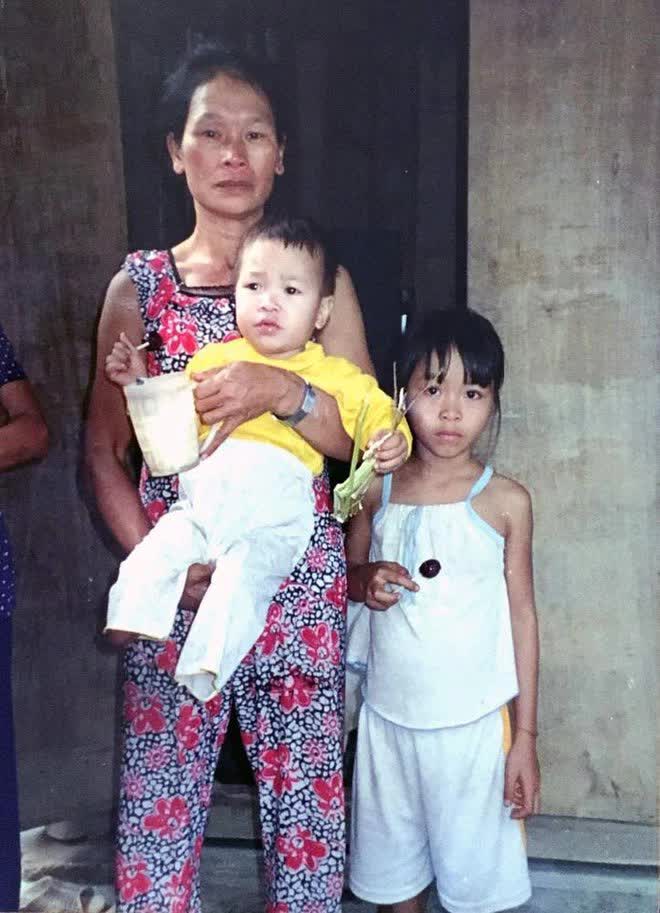 Cuộc sống hiện tại của bé gái gốc Việt bị bố mẹ nổ bom mất 2 chân: Được báo chí thế giới gọi là nữ kình ngư thần kỳ, trở thành đại sứ truyền cảm hứng cho những người khuyết tật - Ảnh 4. Cuộc sống hiện tại của bé gái gốc Việt bị bố mẹ nổ bom mất 2 chân: Được báo chí thế giới gọi là nữ kình ngư thần kỳ, trở thành đại sứ truyền cảm hứng cho những người khuyết tật - Ảnh 4.