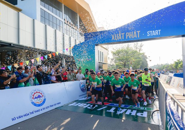 Chính thức mở bán vé siêu sớm tham gia “Đường chạy Huyền thoại” BaDen Mountain Marathon 2023 - Ảnh 2.