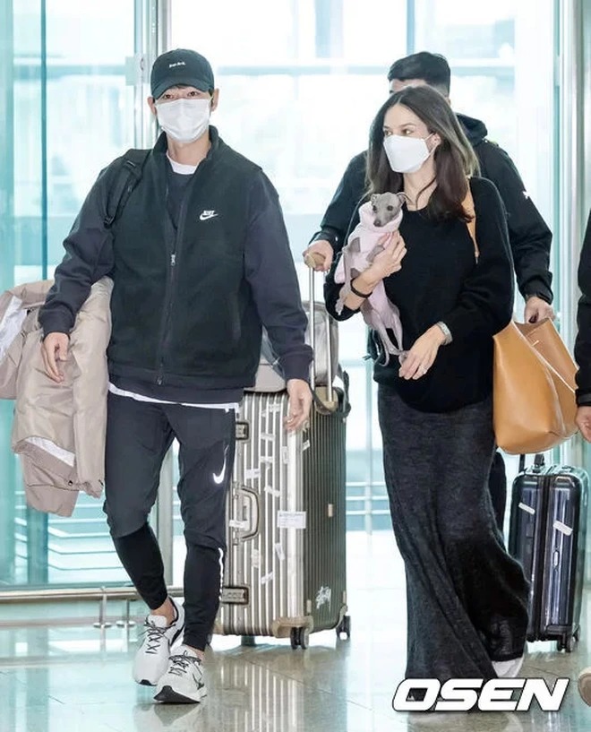 Song Joong Ki v&agrave; vợ bầu đang tận hưởng tuần trăng mật trong nh&agrave; t&acirc;n h&ocirc;n mua tại ch&acirc;u &Acirc;u? - Ảnh 4.