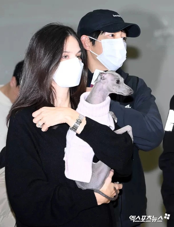 Song Joong Ki v&agrave; vợ bầu đang tận hưởng tuần trăng mật trong nh&agrave; t&acirc;n h&ocirc;n mua tại ch&acirc;u &Acirc;u? - Ảnh 5.