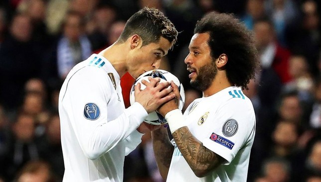 Marcelo bị cắt hợp đồng, được Ronaldo mời gọi gia nhập Al Nassr? - Ảnh 1.