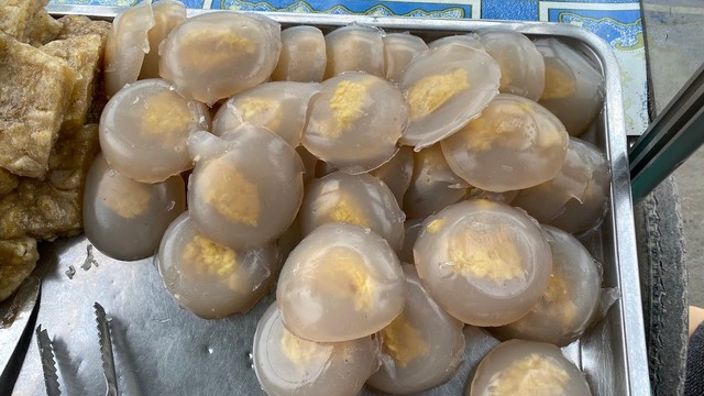 Ở An Giang có loại bánh lạ gần như thất truyền, chỉ còn lại 1 nơi bán, ăn vào mát như thạch sương sa - Ảnh 3.