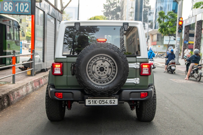 Tậu thêm Jeep mới chỉ khác màu, ông Đặng Lê Nguyên Vũ nói siêu xe chỉ để đi cho vui thôi - Ảnh 16.