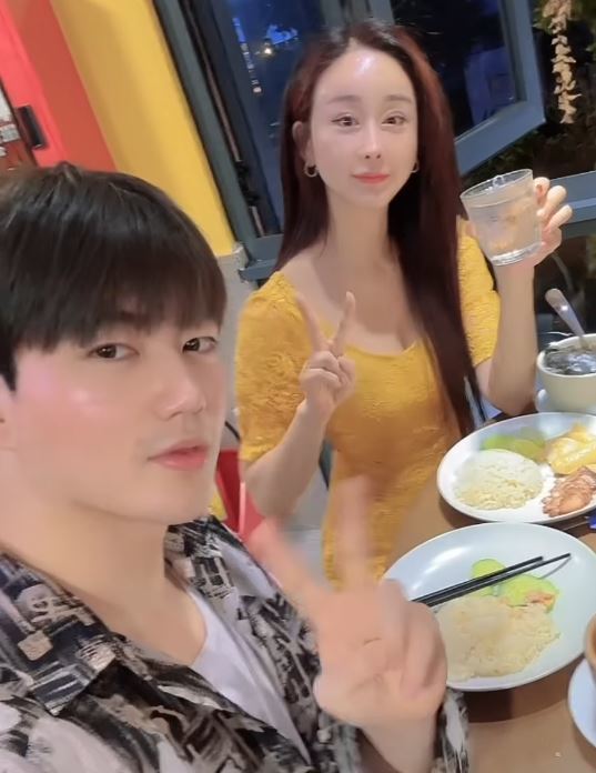 Cựu Hoa hậu Hàn Quốc và chồng con chuyển đến sống ở Việt Nam - Ảnh 1. Cựu Hoa hậu Hàn Quốc và chồng con chuyển đến sống ở Việt Nam - Ảnh 1.