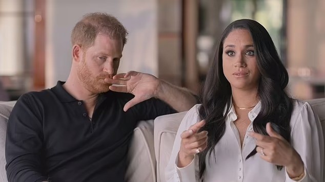Vua Charles đẩy Harry v&agrave; Meghan v&agrave;o thế kh&oacute; - Ảnh 2.