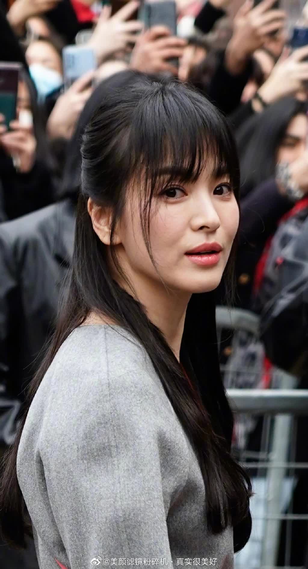 Jun Ji Hyun và Song Hye Kyo được đặt lên bàn cân sau màn đổ bộ Tuần lễ thời trang quốc tế - Ảnh 9.