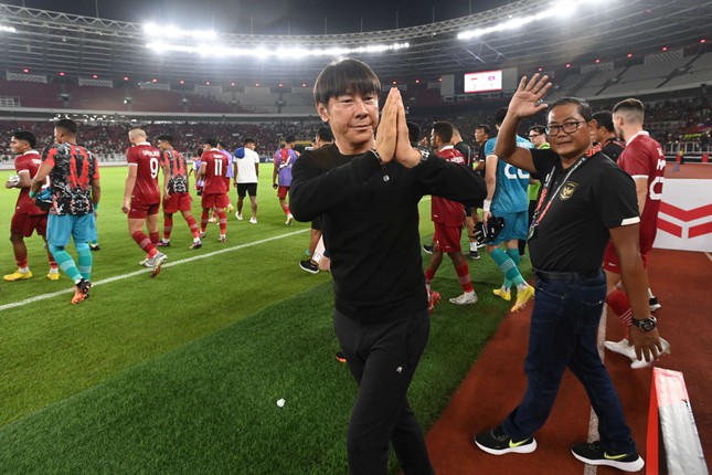 HLV Shin Tae-yong chốt thời điểm chia tay bóng đá Indonesia - Ảnh 1.