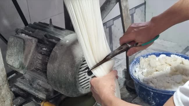 Ch&agrave;ng trai nhất quyết kh&ocirc;ng về nối nghiệp kinh doanh gia đ&igrave;nh, chấp nhận l&agrave;m văn ph&ograve;ng lương 8 triệu/th&aacute;ng v&igrave; người c&oacute; bằng cấp phải l&agrave;m việc cao sang, kh&ocirc;ng hoạt động ch&acirc;n tay - Ảnh 2.