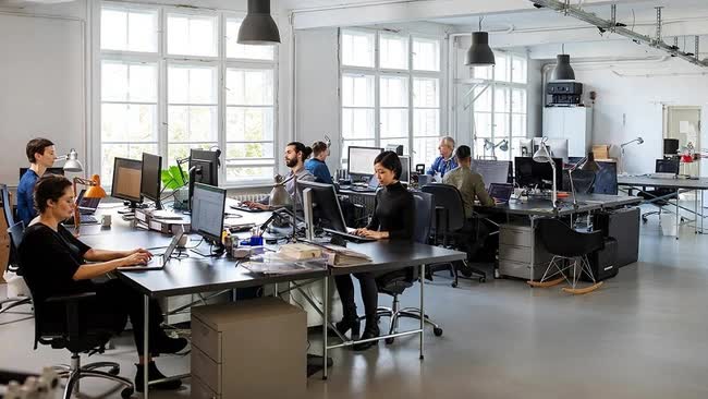 Ch&agrave;ng trai nhất quyết kh&ocirc;ng về nối nghiệp kinh doanh gia đ&igrave;nh, chấp nhận l&agrave;m văn ph&ograve;ng lương 8 triệu/th&aacute;ng v&igrave; người c&oacute; bằng cấp phải l&agrave;m việc cao sang, kh&ocirc;ng hoạt động ch&acirc;n tay - Ảnh 1.