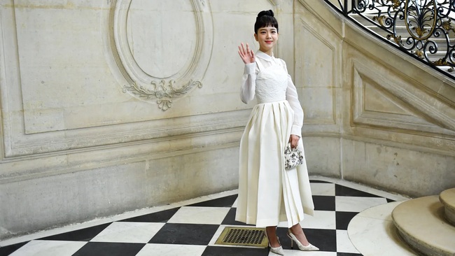 Jisoo lại lập kỷ lục: Đánh sập web bán tạp chí Vogue, khiến váy 130 triệu của Dior bốc hơi trong nửa nốt nhạc! - Ảnh 9.