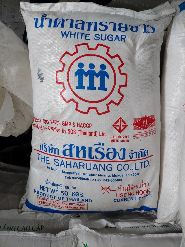 TP.HCM: Thu giữ hàng chục tấn đường cát được chủ cửa hàng mua trôi nổi bên ngoài về bán - Ảnh 2.