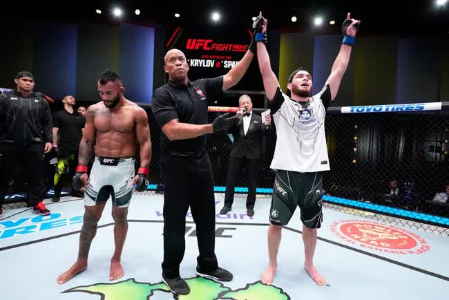 Khabib của Tajikistan Nurullo Aliev giành chiến thắng lịch sử tại UFC - Ảnh 5.