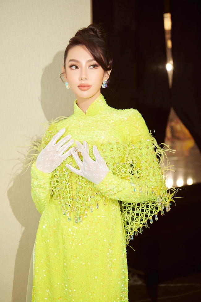 Top 2 Miss Universe đụng áo dài với Hoa hậu Thùy Tiên và Thanh Thủy - Ảnh 5.