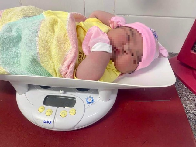 Bé gái sơ sinh chào đời với cân nặng khủng 6kg - Ảnh 1.