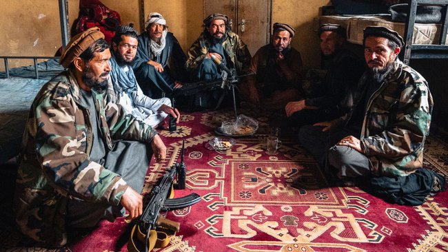 Lấy hết can đảm đi Afghanistan du lịch: Du khách choáng vì được lính Taliban mời lên uống trà, đặt hàng làm video PR - Ảnh 2.