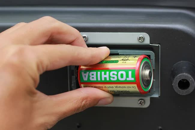 Bật bếp gas m&atilde;i kh&ocirc;ng thấy l&ecirc;n, ngo&agrave;i dung t&iacute;ch b&igrave;nh gas h&atilde;y kiểm tra ngay bộ phận n&agrave;y - Ảnh 4.