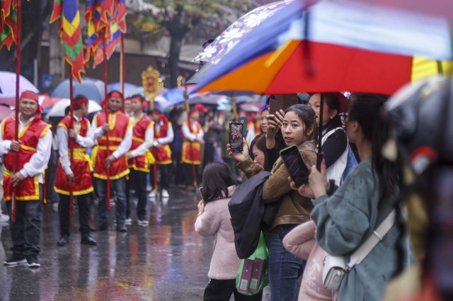 Hàng ngàn người dân đội mưa dự hội Lim 2023 - Ảnh 5.