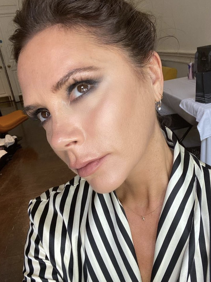 Đang quảng cáo mỹ phẩm, Victoria Beckham bị mắng vì 1 câu nói dối - Ảnh 2.