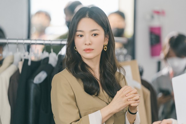 7 nữ triệu phú tài sắc vẹn toàn lại còn là đại gia bất động sản: Song Hye Kyo mua nhà gần 380 tỷ đồng vẫn chưa là gì so với phú bà này - Ảnh 3.