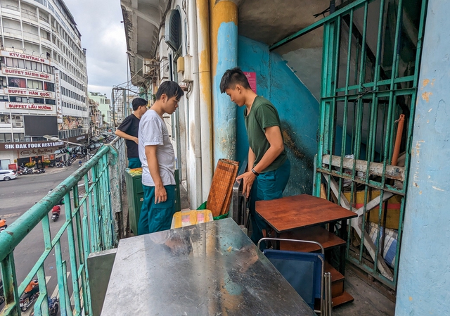 Người dân chung cư cũ nát ở TP.HCM phấn khởi khi được chuyển đến căn hộ hiện đại 80m2 - Ảnh 8.