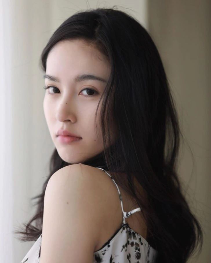 Hoa hậu chuyển giới Nong Poy luôn để mặt mộc bên vị hôn phu tài phiệt, U40  mà nhan sắc quá khó tin